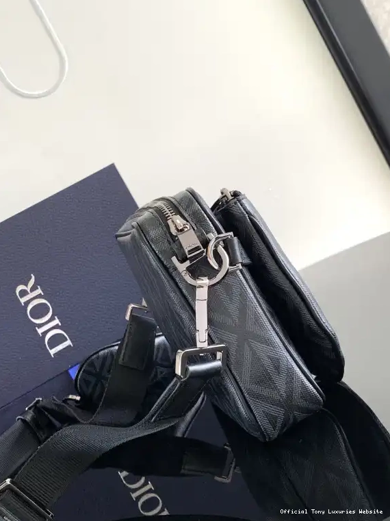 Tony Luxuries Saddle Triple diro Pouch 0330